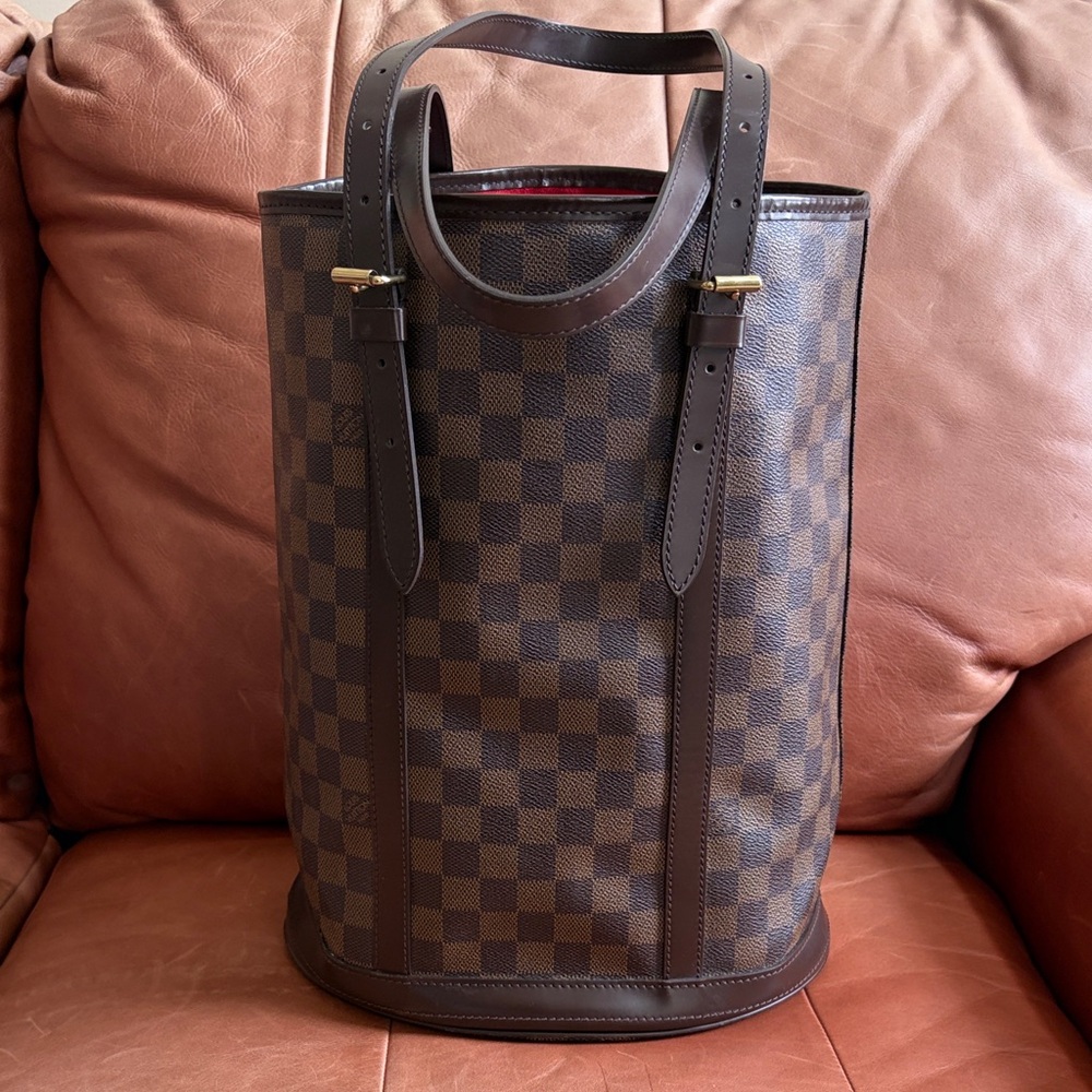 🤎💋Stunning Authentic Louis Vuitton Ebene Damier Marais GM Bucket Bag💋🤎